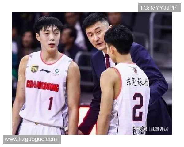 杜锋愤怒指责裁判不公胡明轩误罚引发赛场争议与反思